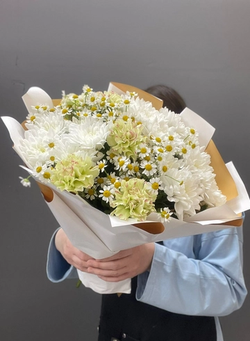 Букет кустовых хризантем и гвоздик  от интернет-магазина цветов в 