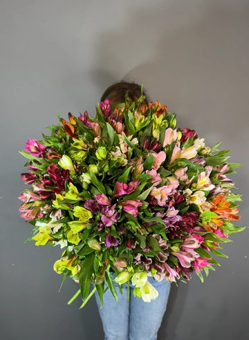 Букет из 55 альстромерий от интернет-магазина цветов в 