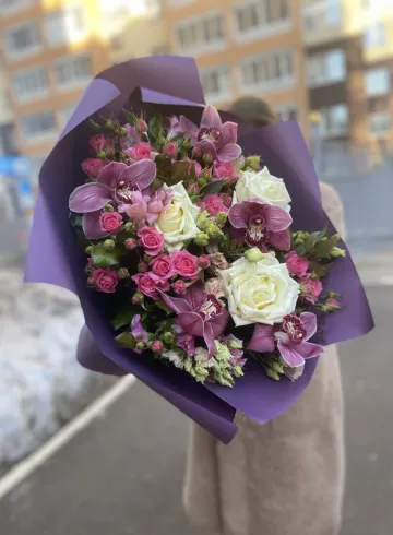 Букет   с орхидеей «Королева заката» от интернет-магазина цветов в 