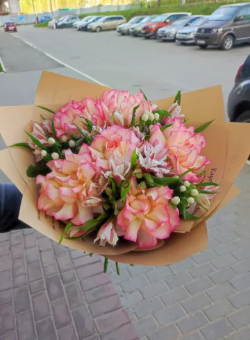 Букет из французских роз от интернет-магазина цветов в 