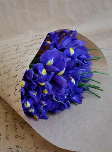 Букет из 15 ирисовов от интернет-магазина цветов в 