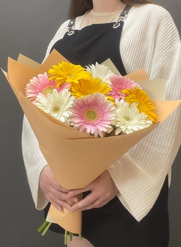 9  гербер в упаковке от интернет-магазина цветов в 