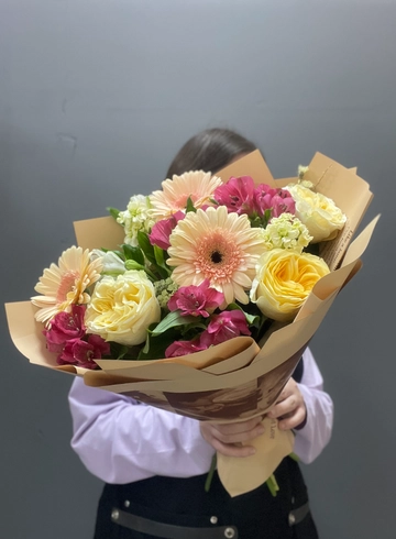 Букет из пионовидних роз «Смайл» от интернет-магазина цветов в 