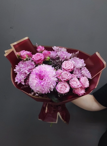 Букет из розовых хризантем  от интернет-магазина цветов в 