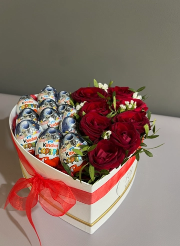 Коробка сердце с киндерами  от интернет-магазина цветов в 