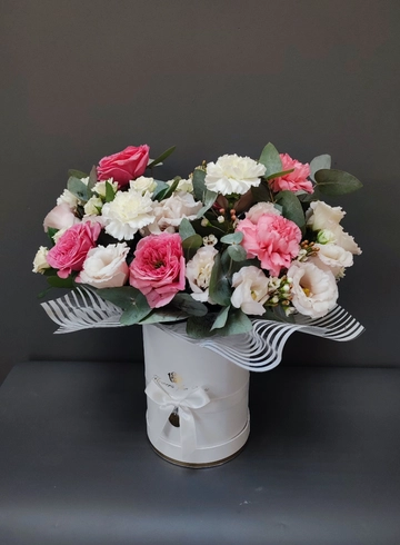 Короб из Эустомы  от интернет-магазина цветов в 