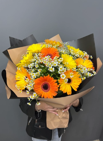 Букет из Гербер и ромашек  от интернет-магазина цветов в 