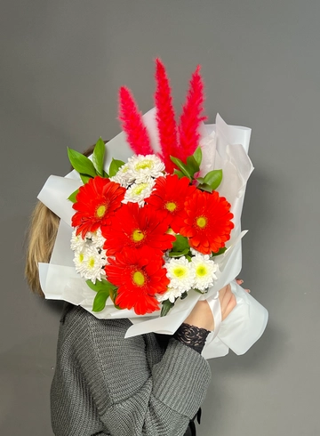 Букет с хризантемой и герберами  от интернет-магазина цветов в 