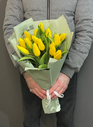 15 желтых тюльпанов  от интернет-магазина цветов в 