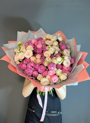 35 пионовидных кустовых роз  от интернет-магазина цветов в 