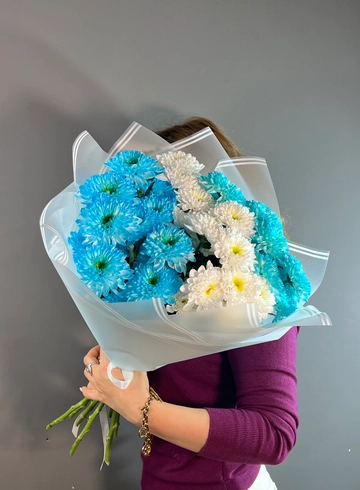 Букет из синих кустовых хризантем  от интернет-магазина цветов в 