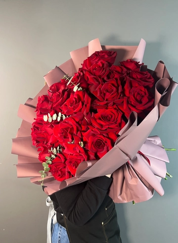 Букет из французских роз &laquo;Красный бархат&raquo; от интернет-магазина цветов в 