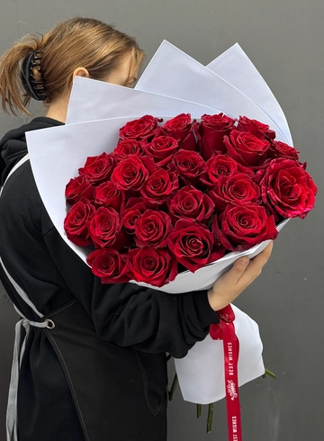 25 высоких бордовых роз от интернет-магазина цветов в 