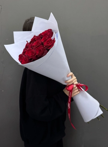 15 высоких бордовых роз  от интернет-магазина цветов в 