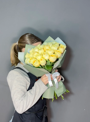 Букеты из 25 лимонных роз от интернет-магазина цветов в 