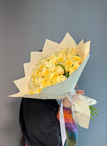 Букет из 51 лимонных роз от интернет-магазина цветов в 