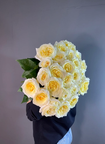 25 пионовидных эквадорских роз 70 см от интернет-магазина цветов в 