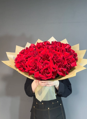 Букет из 21 французской розы от интернет-магазина цветов в 