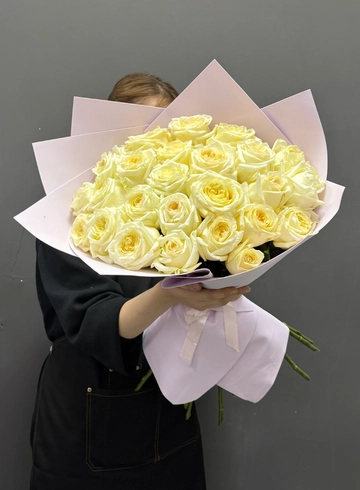 Букет из 25 пионовидных роз от интернет-магазина цветов в 
