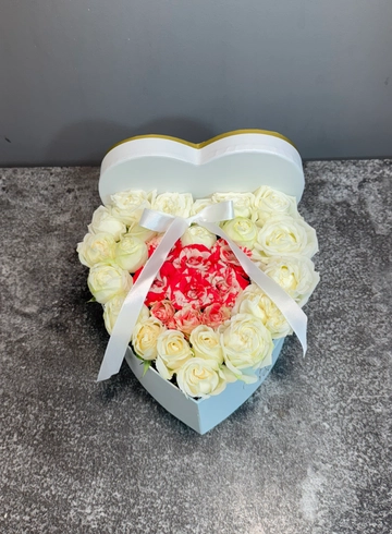 Маленькое сердце с кустовыми розами от интернет-магазина цветов в 