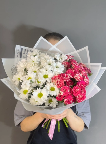 Букет из кустовых роз и хризантем  от интернет-магазина цветов в 