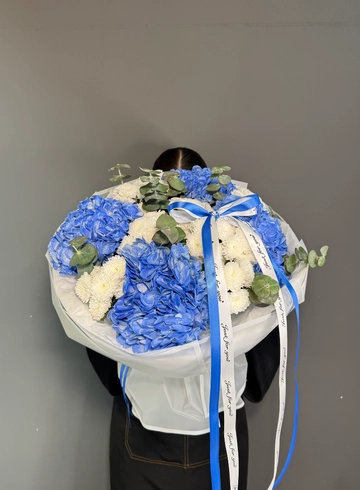 Букет с гортензией и хризантемой сантини белой от интернет-магазина цветов в 