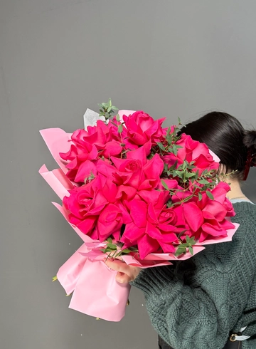 Букет из  французских роз  и с эвкалиптом  от интернет-магазина цветов в 