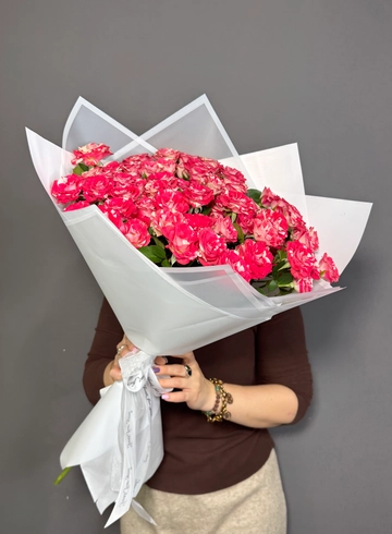 Букет из 11 кустовых роз  от интернет-магазина цветов в 