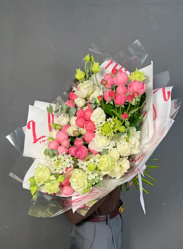 Премиальный букет из кустовых пионовидных роз, эустомы, орнитогалума от интернет-магазина цветов в 