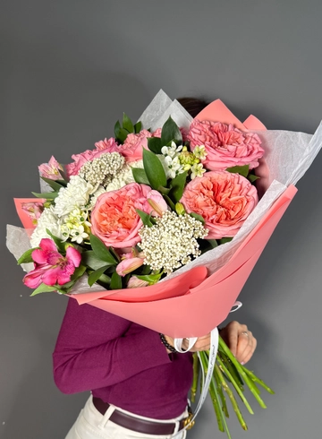 Букет с розами, орнитогалумом, озатамнусом, альстромерией от интернет-магазина цветов в 