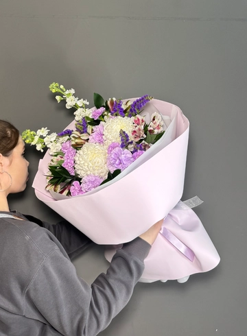 Букет с диантусами, хризантемами, матиолой от интернет-магазина цветов в 