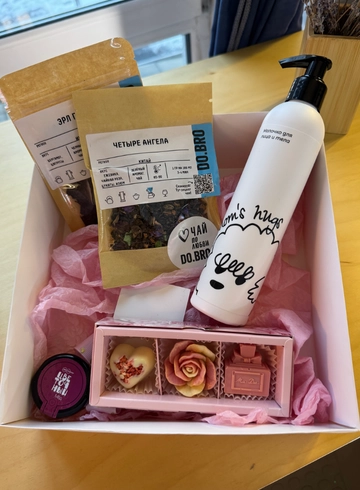 Подарочный набор с молочком для тела и лица &laquo;Мамины объятия&raquo;, премиум шоколадом ручной работы, медом и премиум чаем от интернет-магазина цветов в 