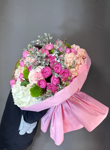 Букет-гигант из кустовых роз, французских роз, гортензии от интернет-магазина цветов в 