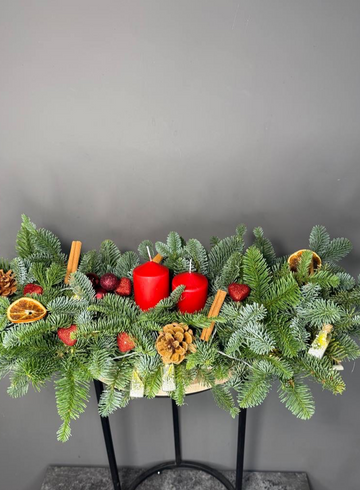 Зимняя композиция на стол от интернет-магазина цветов в 