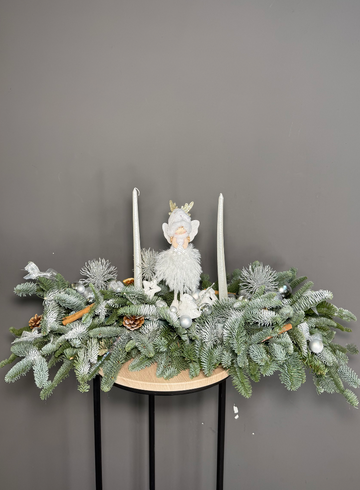 Зимняя композиция на новогодний стол от интернет-магазина цветов в 