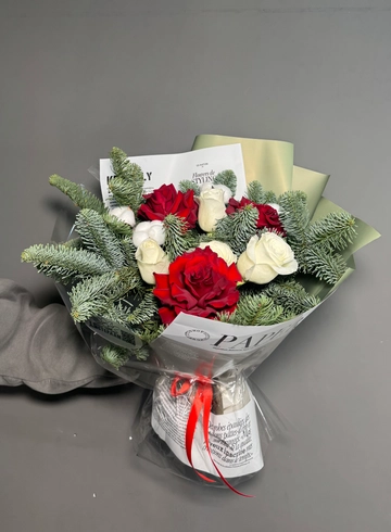 Зимний букет с розами и нобилесом  от интернет-магазина цветов в 