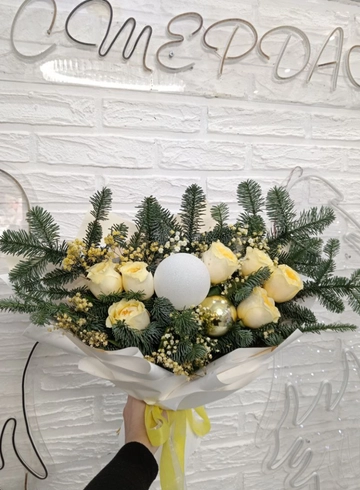 Зимний букет с нобилсом и розами от интернет-магазина цветов в 