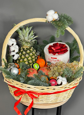 Большая корзина фруктов  от интернет-магазина цветов в 