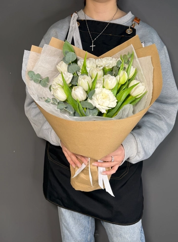 Букет с тюльпанами и диантусами  от интернет-магазина цветов в 