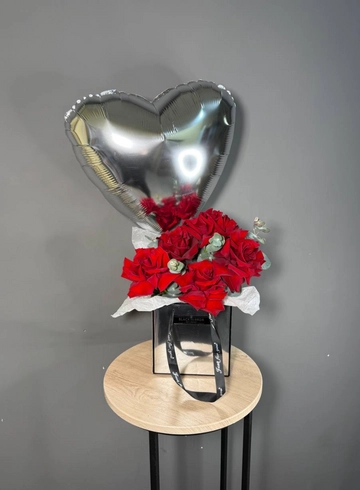Французские розы с фольгированным сердцем  от интернет-магазина цветов в 