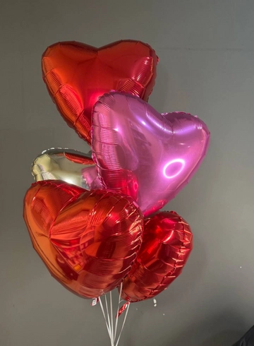 Набор из 5 фольгированных шаров в форме сердце от интернет-магазина цветов в 