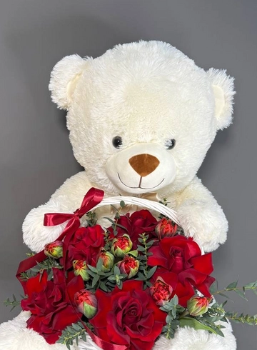 Мишка и корзина с цветами  от интернет-магазина цветов в 