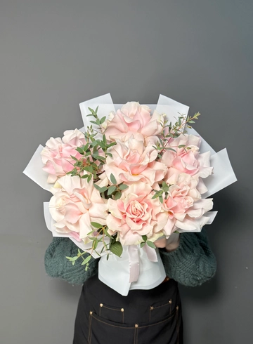 Букет из нежных французских роз  от интернет-магазина цветов в 