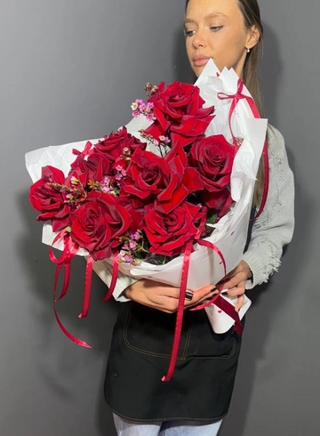 Букет из французских роз с хамелациумум от интернет-магазина цветов в 