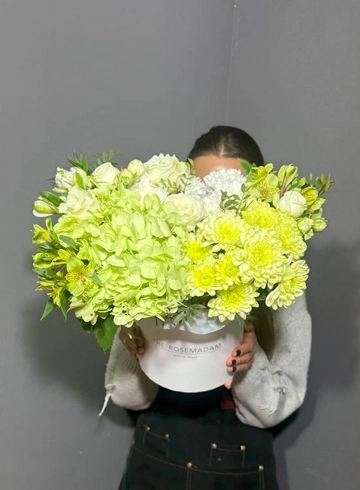 Коробка цветов &laquo;Фисташка&raquo; от интернет-магазина цветов в 