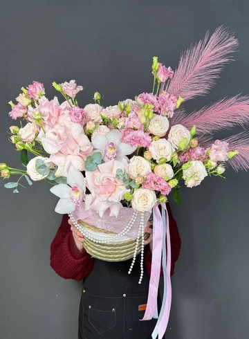 Роскошная корзина с орхидеей, французскими и кустовыми розами от интернет-магазина цветов в 