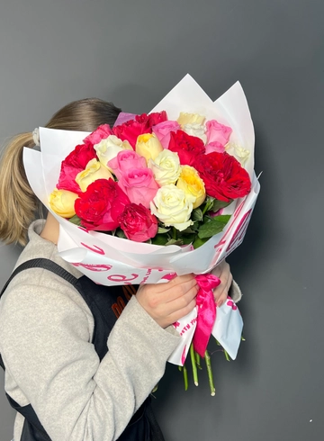 25 разноцветных роз  от интернет-магазина цветов в 