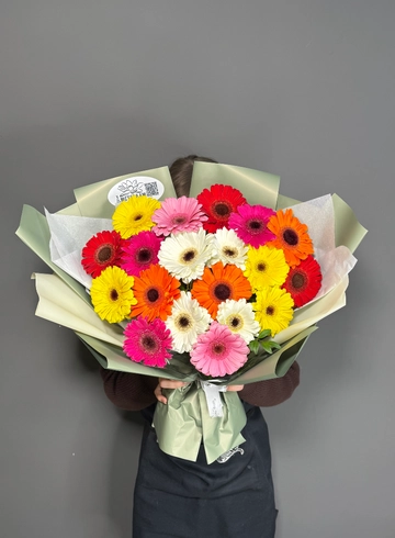 Букет из разноцветных гербер  от интернет-магазина цветов в 