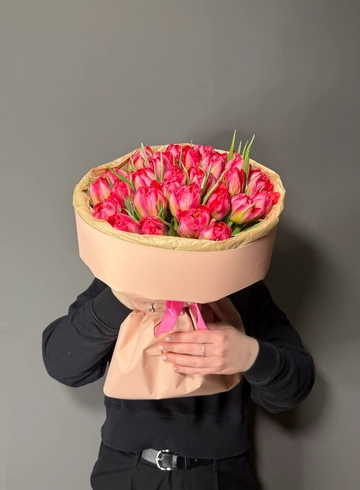 Букет из пионовидных тюльпанов  от интернет-магазина цветов в 