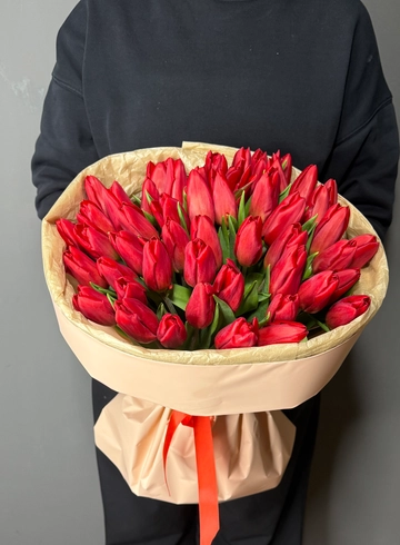 Букет из красных тюльпанов &laquo;Донара&raquo; от интернет-магазина цветов в 
